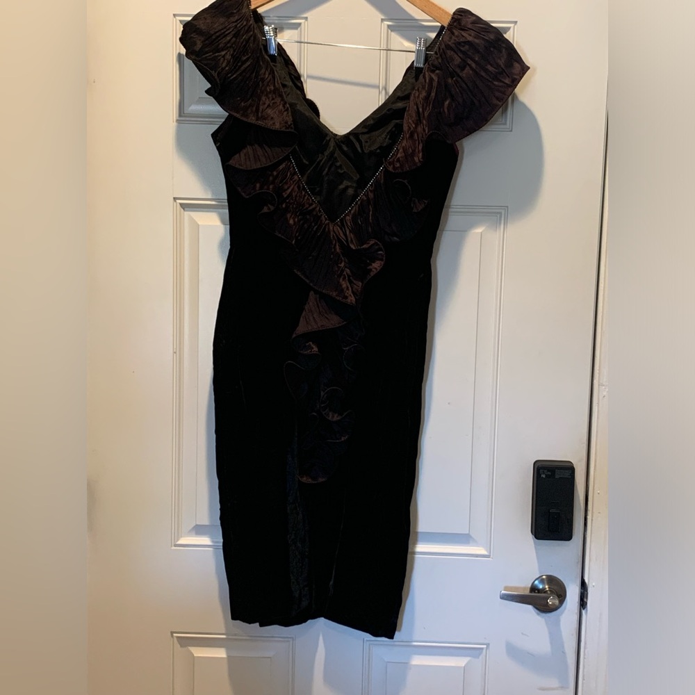 Vintage  80s BB Collection Black Velvet Cocktail Dress Plunge Neckline 10